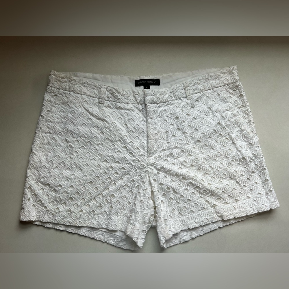 Banana Republic Classic Preppy White
Eyelet Ladies Shorts, Size 8